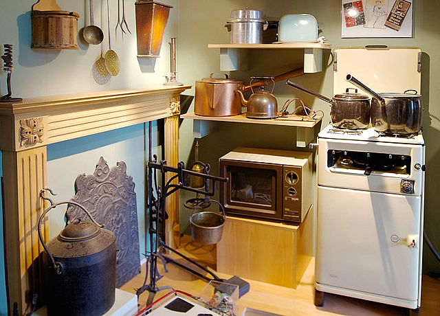 Kitchen - Hollytrees Museum
