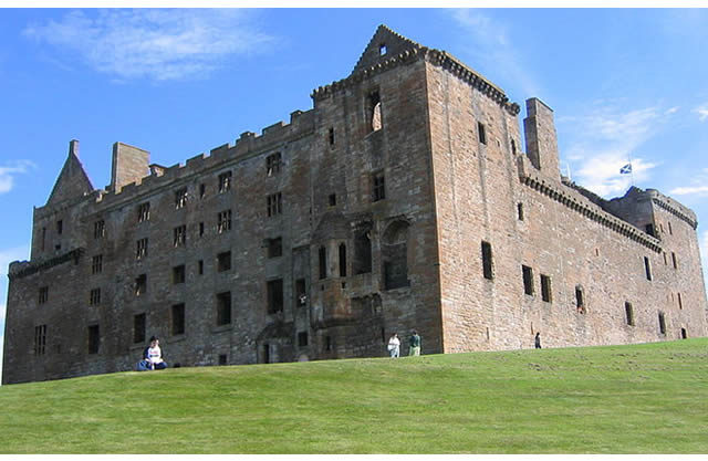 North face Linlithgow Palace