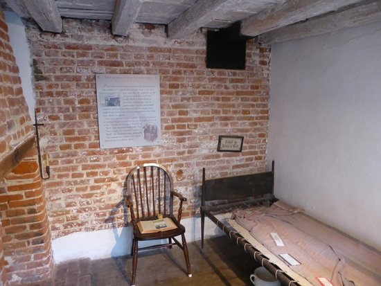 Six Poor Travellers House - Sleeping Room