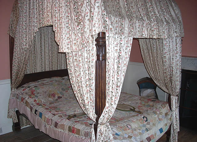 Charles Dickens Birthplace Bedroom