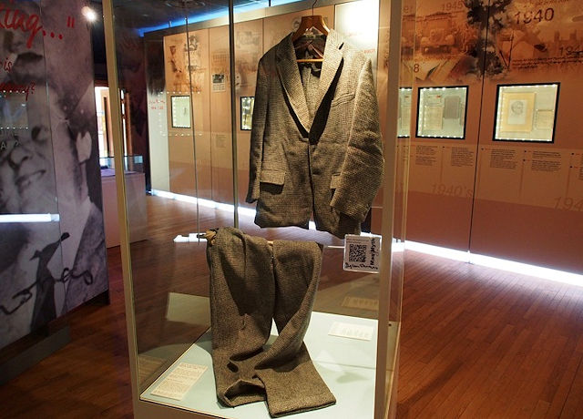 Dylan Thomas' Clothes
