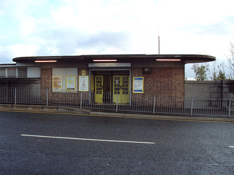 Moreton station building