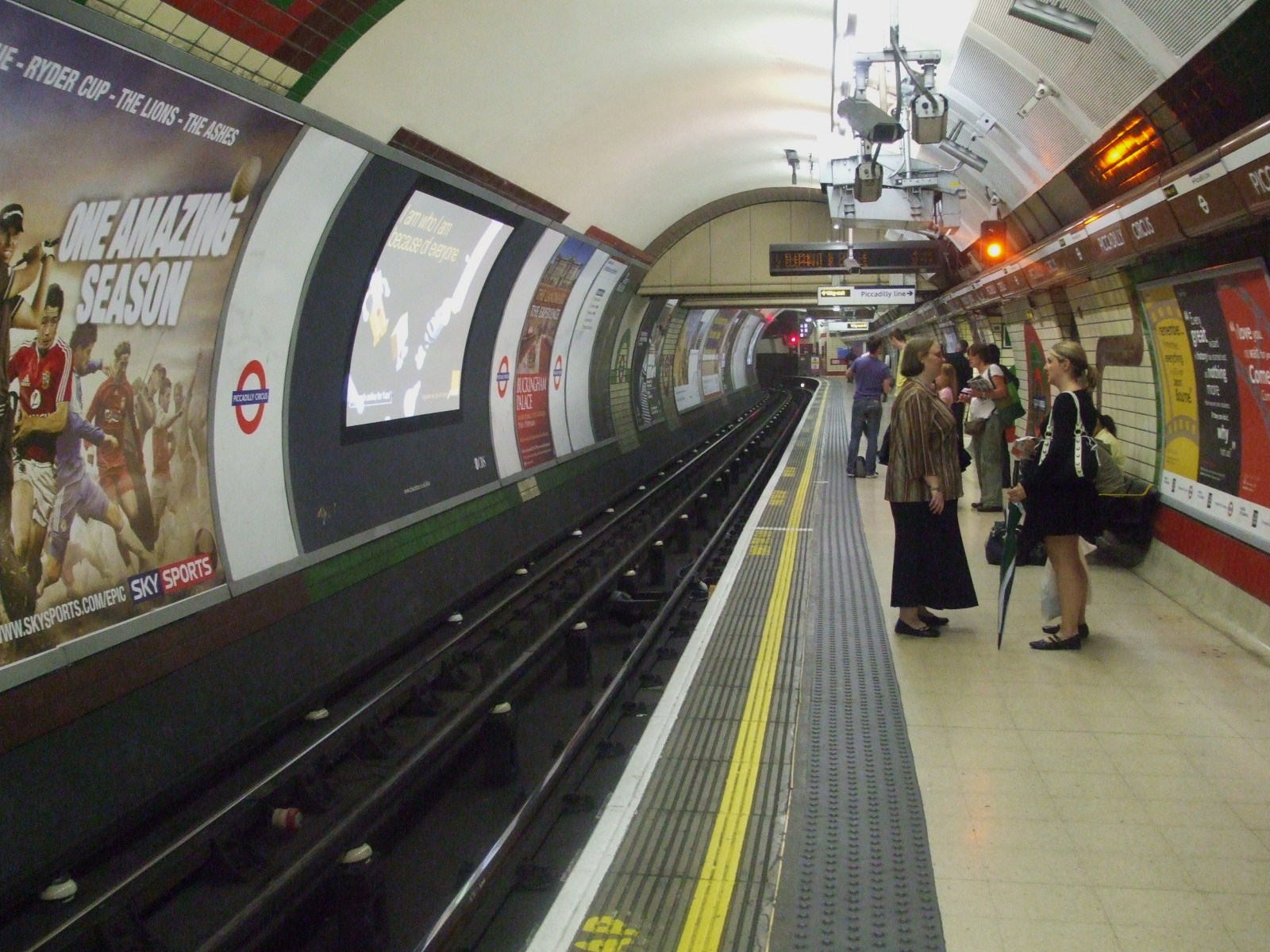 Piccadilly Circus Platform
