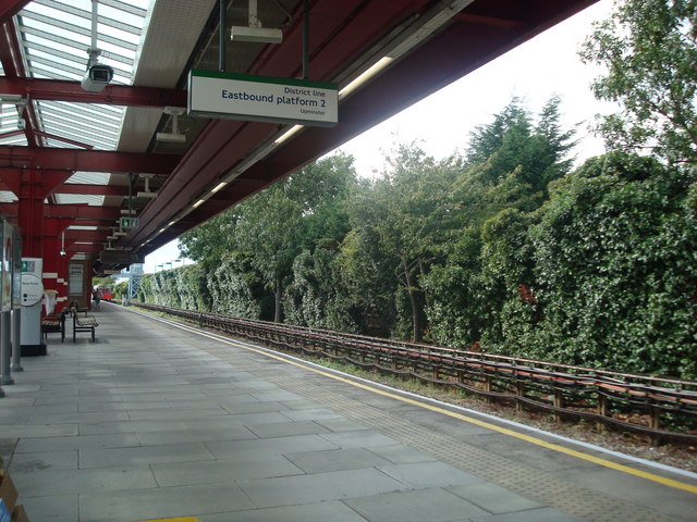 Elm Park Platform