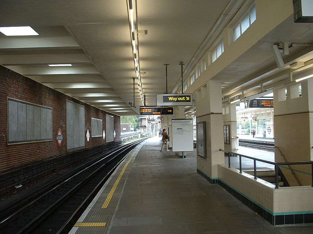 East Finchley Platform