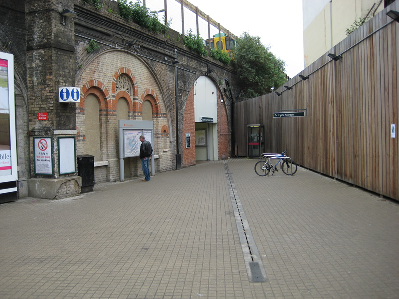 Queens Rd Peckham Entrance