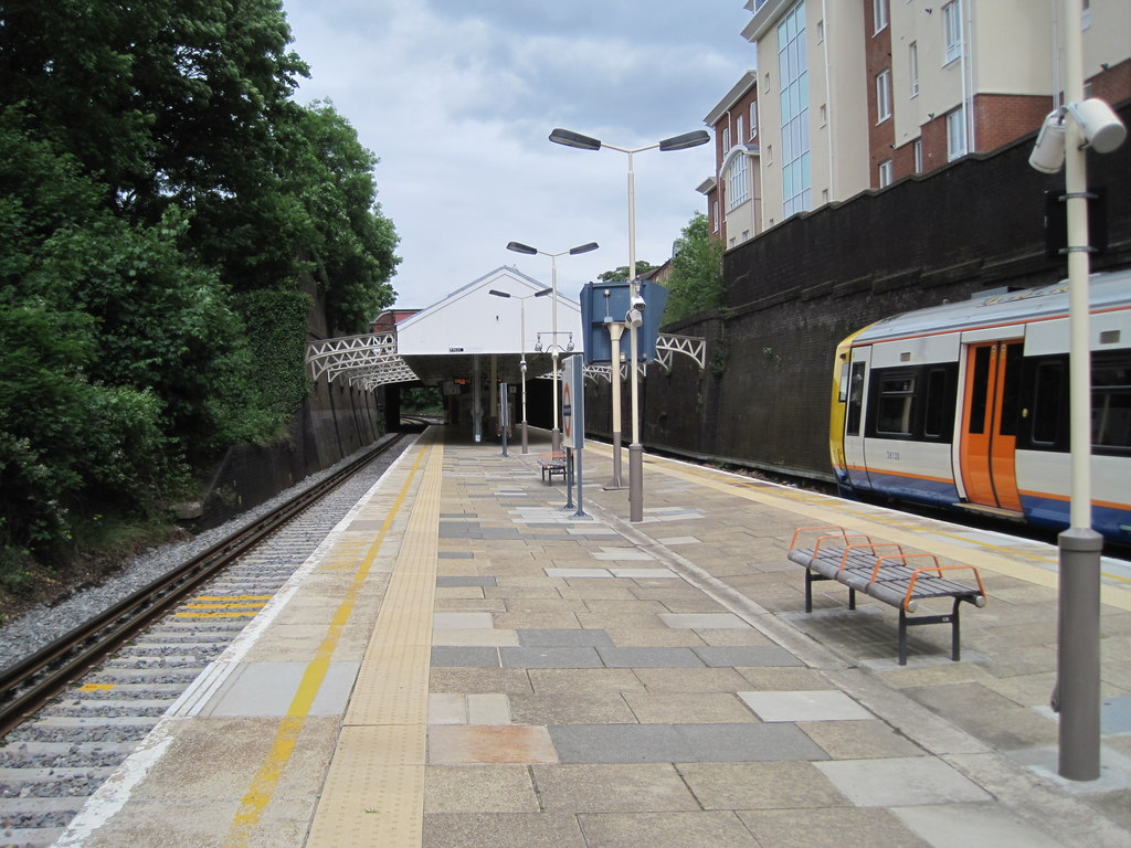 Watford High St. Platform