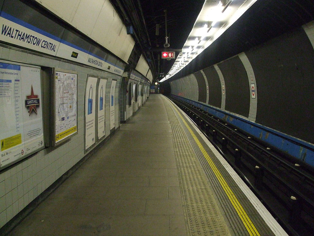 Walthamstow Central Platform